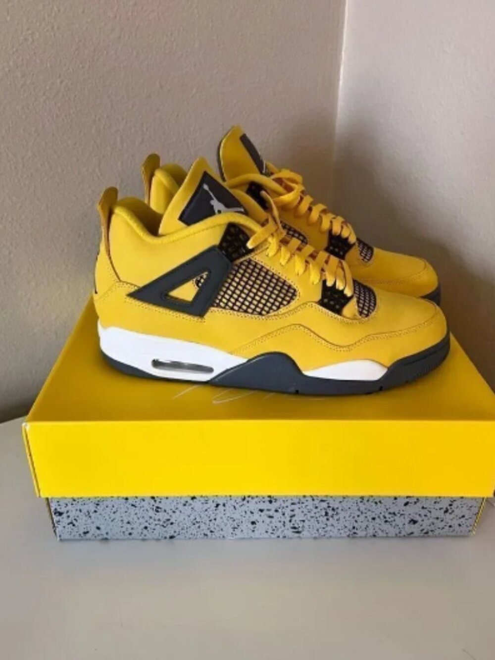 Air Jordan 4 lightning yellow